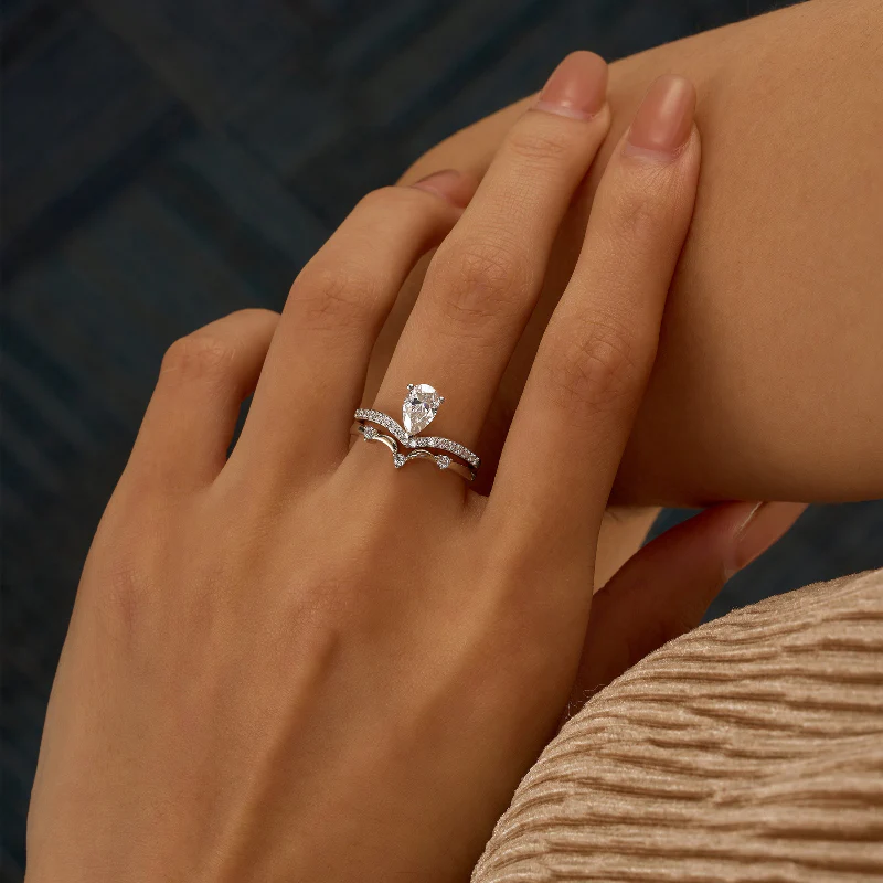 Elegant Pear Cut Moissanite Engagement Ring Set - Image 13